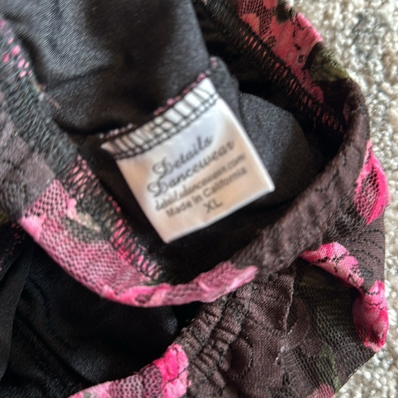 Details Dancewear Set - Picture 3 of 6